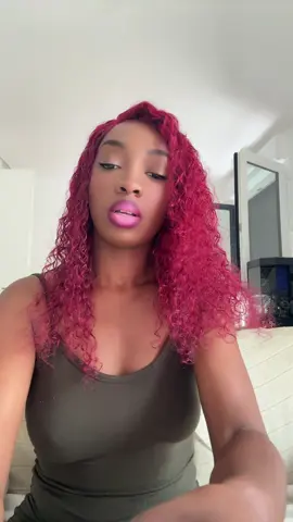 A post by @lauresexy on TikTok caption: Baisse si besoin #🚶🏾‍♀️ #pourtoii 