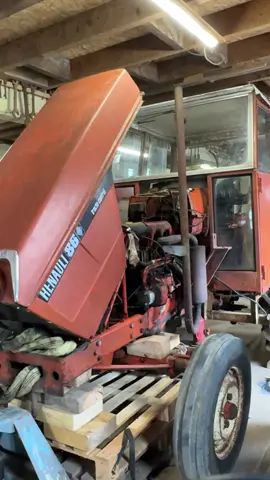 A post by @hugoproofficiel on TikTok caption: Son invention pour désarticuler un tracteur en 2 ! 👏