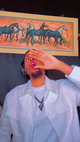 A post by @aydarusflip on TikTok caption: #duet #foryoupage❤️❤️ #xamarcadey🇸🇴🇸🇴🇸🇴🇸🇴 #Viral #Stitch #comedia #musica 