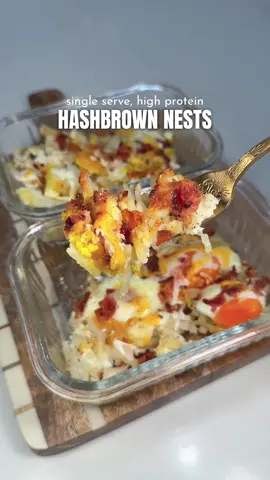 A post by @makayla_thomas_fit on TikTok caption: you know I love a good single serve breakfast bowl for the week 🤌🏼  #healthybreakfast #breakfastmealprep #breakfastbowl #highproteinmeals #mealprep 