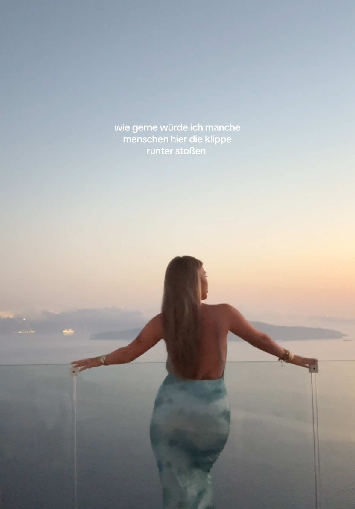 A post by @elaine.victoria on TikTok caption: alles natürlich nur spaß leute HAHAHAH#fyp #foryou #fy #viral #foryourpage #fürdich #fypシ 