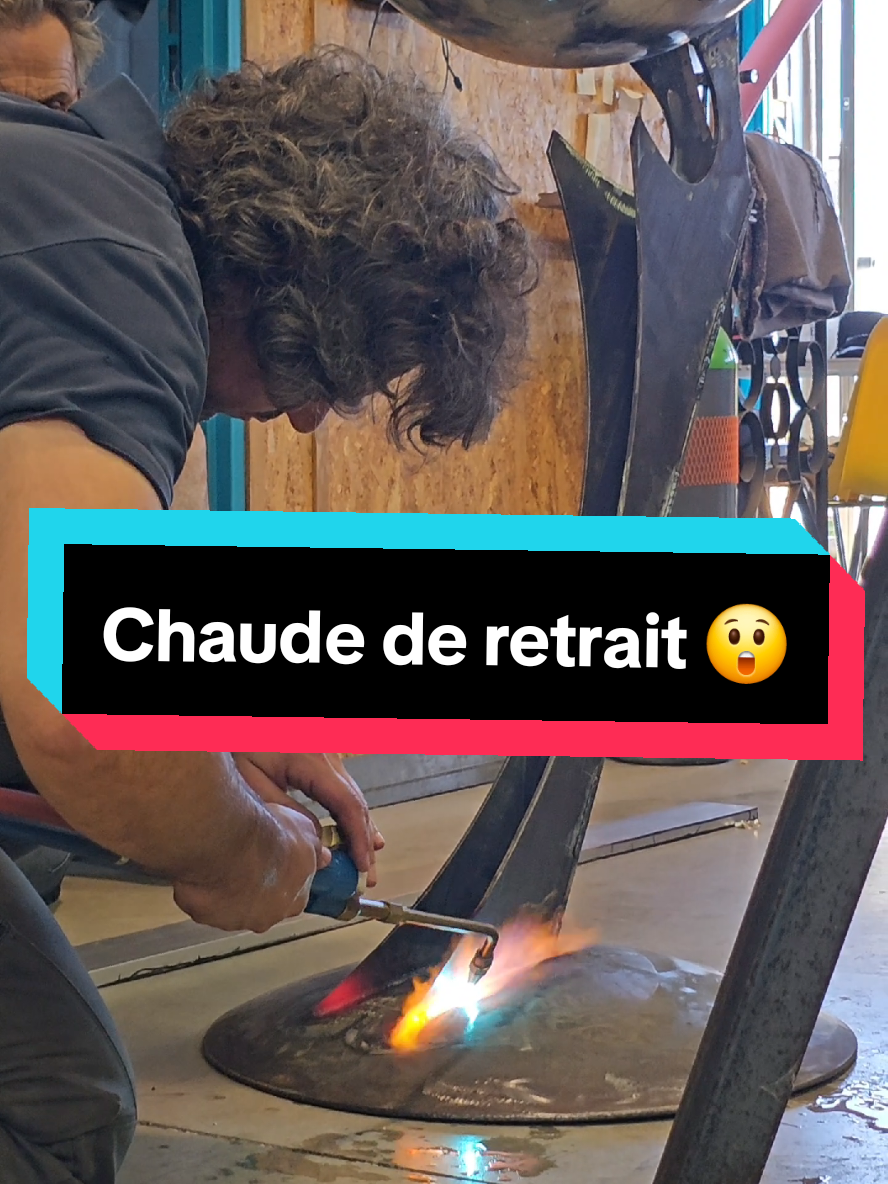 A post by @salut_cest_jacques on TikTok caption: Détordre de l'acier 🔥😲 #astuce #bricolage 