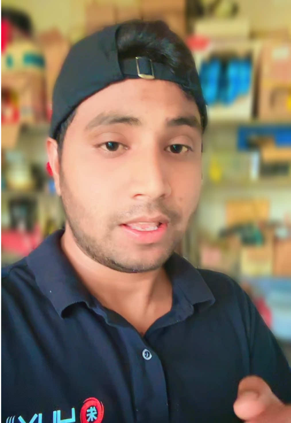A post by @basharkarim_official on TikTok caption: কাজের লোক লাগতেছে রেস্টুরেন্টে 🇮🇹#italy🇮🇹 #basharkarim #Restaurant #bdtiktokofficial 