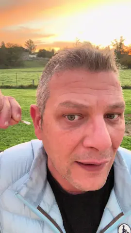 A post by @lvprvention on TikTok caption: Vous avez l’oreille bouchée ? 😤 Vous avez tout essayé… mais rien ne fonctionne ? 👉 Je vous montre une solution totalement naturelle, rapide et efficace pour enfin vous déboucher l’oreille sans danger ! À voir absolument si vous en avez marre d’avoir l’impression d’être sous l’eau ! 🌊👂 #OreilleBouchée #RemèdeNaturel #AstucesSanté #PremiersSecours #LVPrévention #TikTokSanté #ConseilUtile 