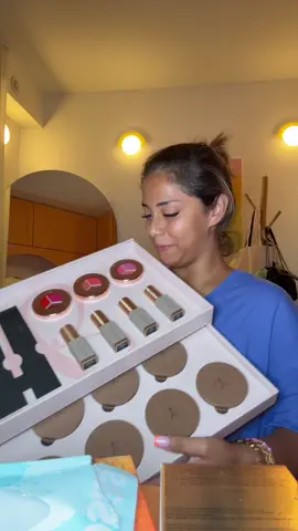 A post by @sanamdouii on TikTok caption: On refait ma trousse à maquillage ensemble @NYX COSMETICS FRANCE @Too Faced @Huda Beauty @Hourglass Cosmetics @Anastasia Beverly Hills @BenefitFrance @Fenty Beauty @Glossier @YSL Beauty @Rare Beauty @LANEIGE Europe @makeupbymario @milkmakeup 