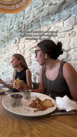 A post by @paulisls on TikTok caption: aquí no nos perdemos el combate ni estando en otro continente. #laveladadelaño5 