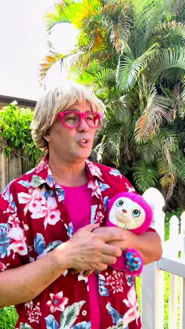 A post by @leomaraca1 on TikTok caption: Qbola#comedy #chistes #chismes #comedia #lomasviral #funnyvideos #cubanosenflorida🇺🇲 #risas #lahabanacuba🇨🇺 #reir #reelhumoristico #leomaraca1 #dallastexas#dalas#cafeterias#cubanosporelmundo@QBola Cafeteria 