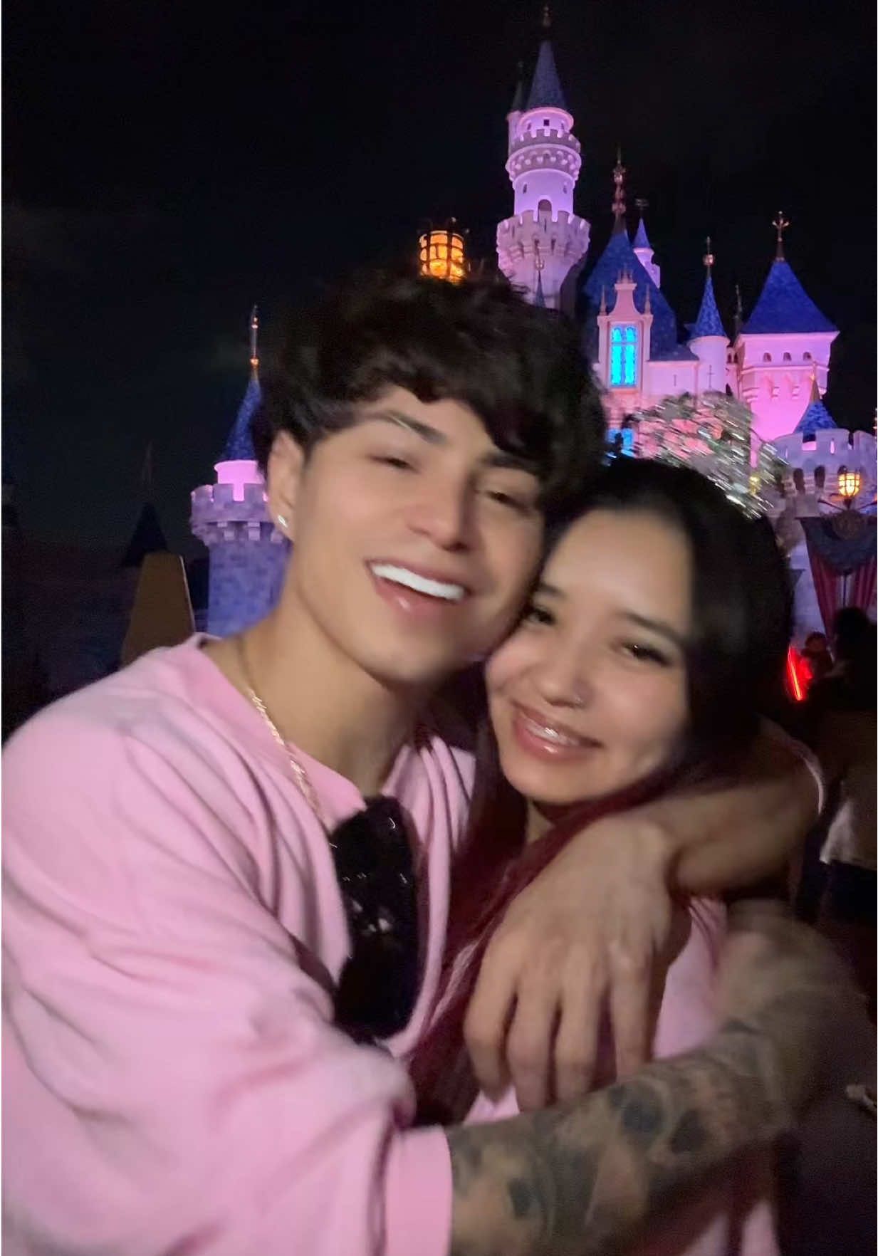 A post by @itsedwinceron on TikTok caption: Te quedó lindo el detalle de aparecer en mi vida @🦊Esthefany r tajia🦊🦋 