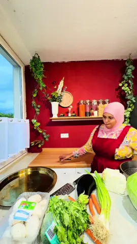 A post by @habibaaddow1 on TikTok caption: Ilmaha aan qudaarta barni cunisteeda walal😂