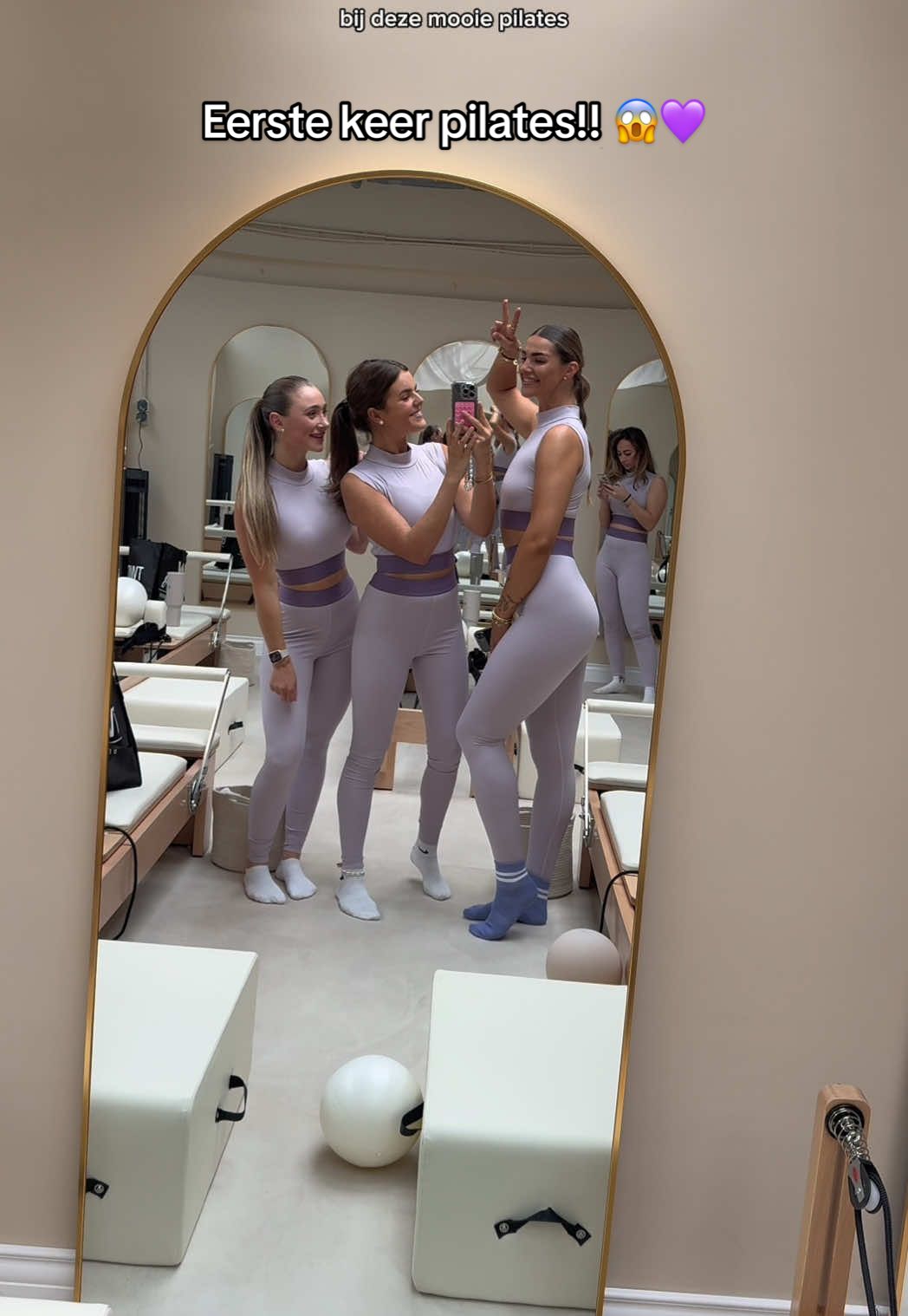 A post by @karlijn_s on TikTok caption: Vlog van afgelopen vrijdag, langs bij @Elevé Pilates & Matcha bar voor een pilates lesje samen met @Anouk Peskens & @Estelle kieft🦋 🫶🏽 dankjewel @Two-B By Mondie @bypour !! Pokebowl maken en opstap. #dagvlog #dayinmylife #juf #vlogjuf #leerkracht #event #pilates #eerstekeerpilates #pilatesstudio #eindhoven #matchabar #spoteindhoven #eindhovenpilates #matchaeindhoven 