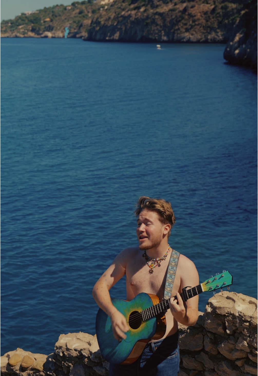 A post by @michiamanoalfa on TikTok caption: BUONA DOMENICA 🌊