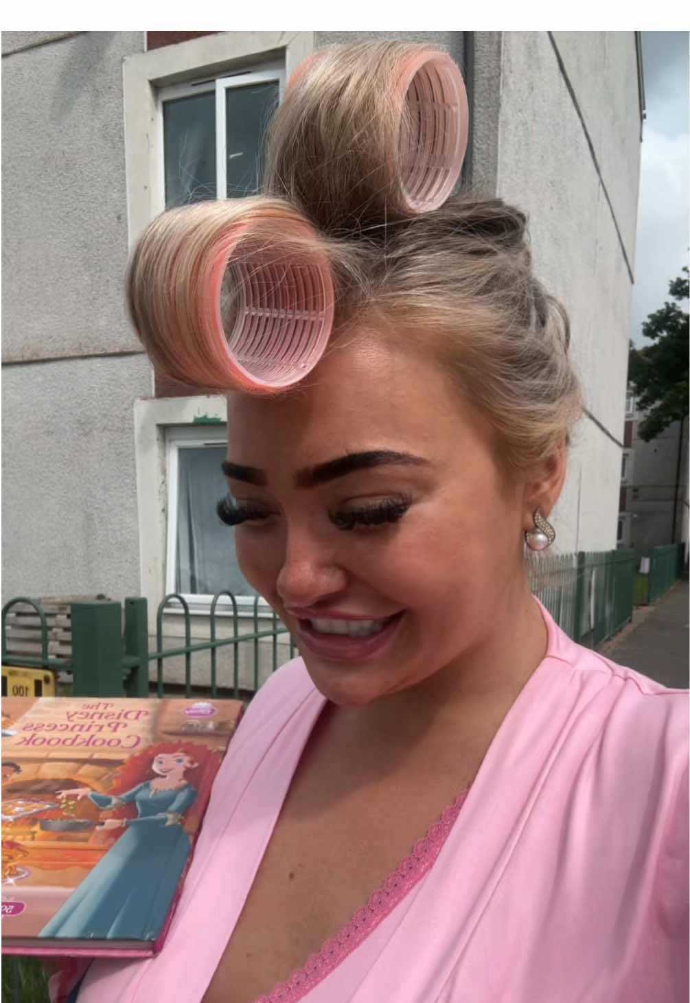 A post by @itstrewleyprecious on TikTok caption: Ig: TrewleyPrecious 🤣🩷 #shops #trewleyprecious #councilestate #fypp 