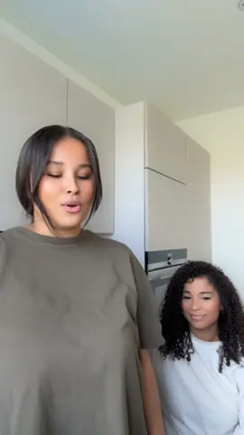 A post by @saraetraniaofficiel on TikTok caption: Je prank Rania … This part of Tyrant. Regardez notre réaction à la fin quand notre mère chante 😂 @Beyoncé #beyoncé #tyrant #prankvideo #fyp 