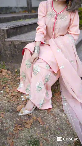 A post by @umnaaofficial on TikTok caption: Luxury hussain rehar inspired collection #pakistaniclothesuk #fyp #tiktokmademebuyit #weddingdress #mehndioutfits #shalwarkameez #partywearsuits #trnding #rawsilk 
