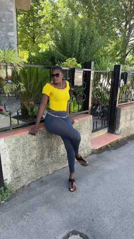 A post by @princesse_ange2 on TikTok caption: #fotomodel #grandetaille #fisico #belladonna #italia 