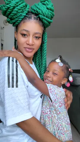 A post by @astou.la.rose on TikTok caption: Je suis trop amoureuse de ma fille je l’aime trop ces elle seule qui peut me donner goumain 💍🙏💋❤️🫶
