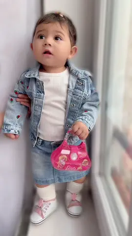 A post by @ales_melis_4 on TikTok caption: #fyp 🐣🫠😻 perfecta mea 😍