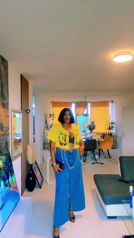 A post by @bilguissa54 on TikTok caption: #amoureuse #visibilitesurtiktok #plusdevisibilitetiktok #encouple💍 #femmeduboss❤️ #capcutedit #femmeduboss❤️ #plusdevusurtiktok🙏🥰 #plusdevusurtiktok🙏🥰 