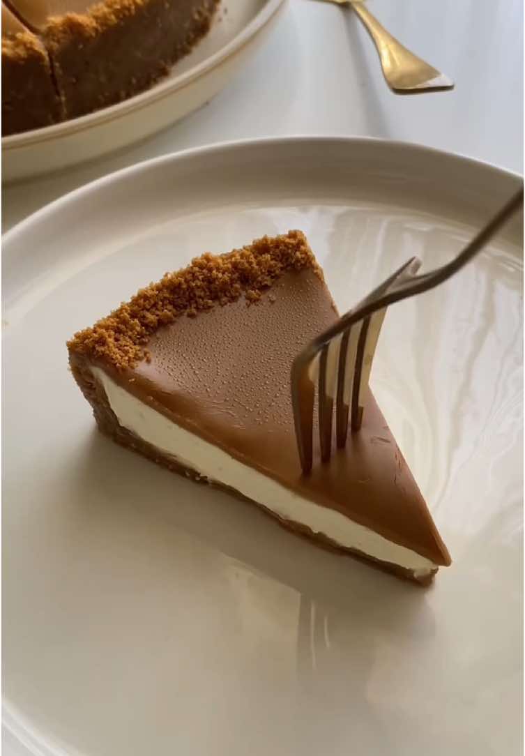 A post by @cuisine_11__facile on TikTok caption: Dessert🤤 #ideedessert #speculos #dessert #gateausanscuisson #recettefacile #recettesimple #recetterapide #cuisinefacile #cuisinetiktok #tiktokcooks #pourtoii #foryouu #frypgシ #explore #tik_tok #explorepage✨ #CapCut 