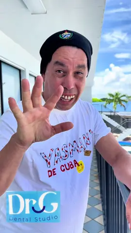 A post by @leomaraca1 on TikTok caption: Dentistas#dientessanos#saludbocal#blanqueamientos#Ortodoncia#humor#comedy#chistes#funnyvideos#funny#coemdiantesdecuba#cubanosenflorida#parati#familialatina #miami#cubanosenmiami#viral#lomasviral@Leomaraca@drGdental 