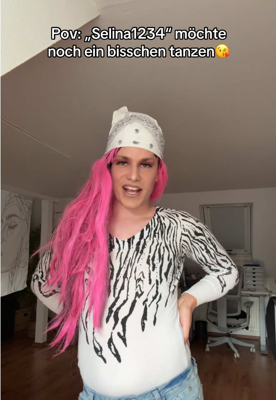 A post by @itsofficialmarco on TikTok caption: Selina ist schon ne süße oder?😂🫶🏼🩷