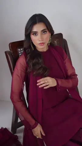 A post by @umnaaofficial on TikTok caption: Beautiful & Elegant chiffon frock is live now !!#pakistaniclothesuk #fyp #tiktokmademebuyit #weddingdress #shalwarkameez #trnding #foryoupagе #foryou #chiffon #summersale 