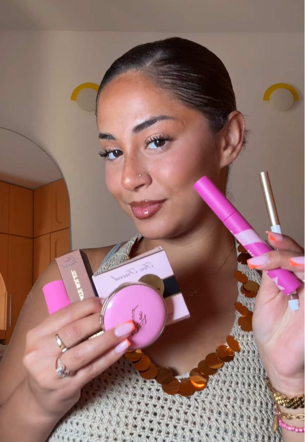 A post by @sanamdouii on TikTok caption: Le glow chocolaté pour tout l’été 🍫☀️ @Too Faced  #toofaced  #TFpartner