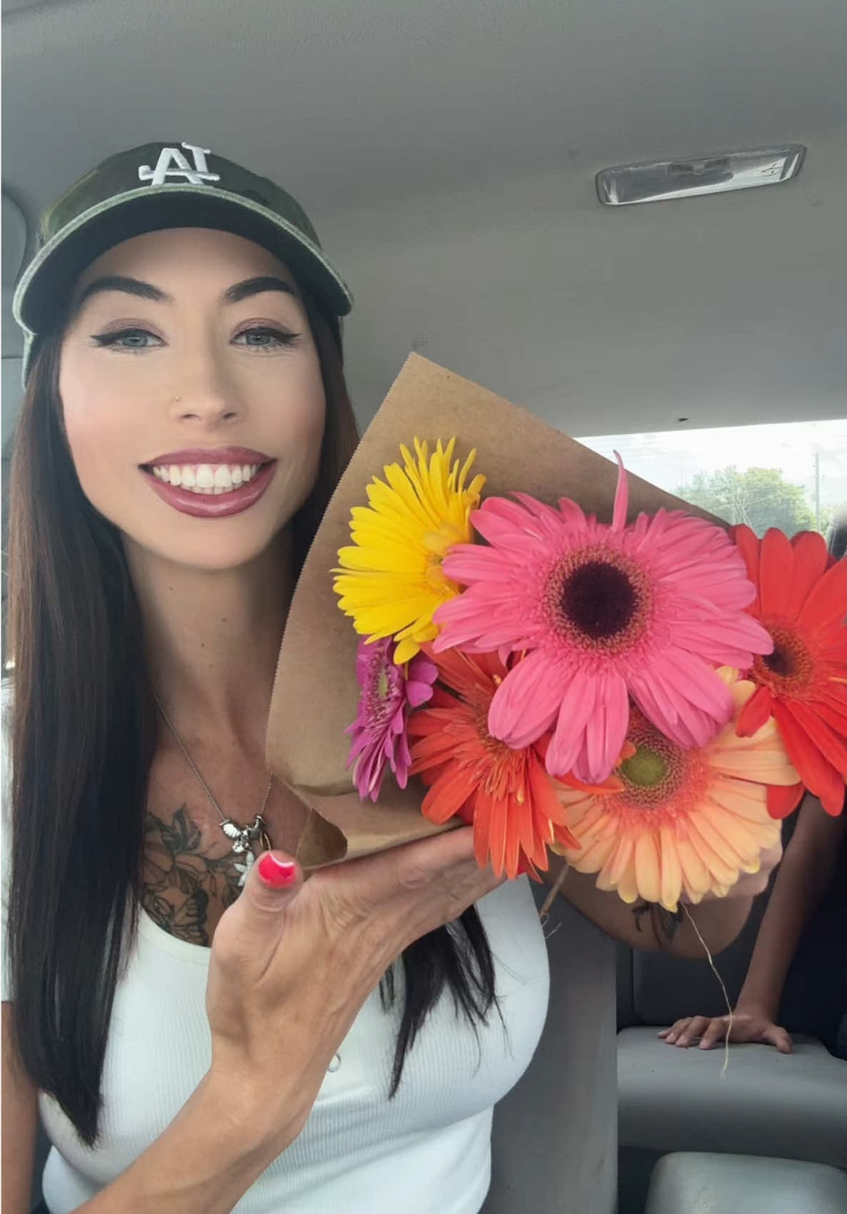 A post by @ohitssavvvy on TikTok caption: Come with me #jacksonvilleflowermarket  #flowersofjacksonville #flowers #duval 