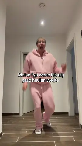A post by @realrobyn on TikTok caption: Einer meinte das gibt Rapunzel vibes 😭😭😭