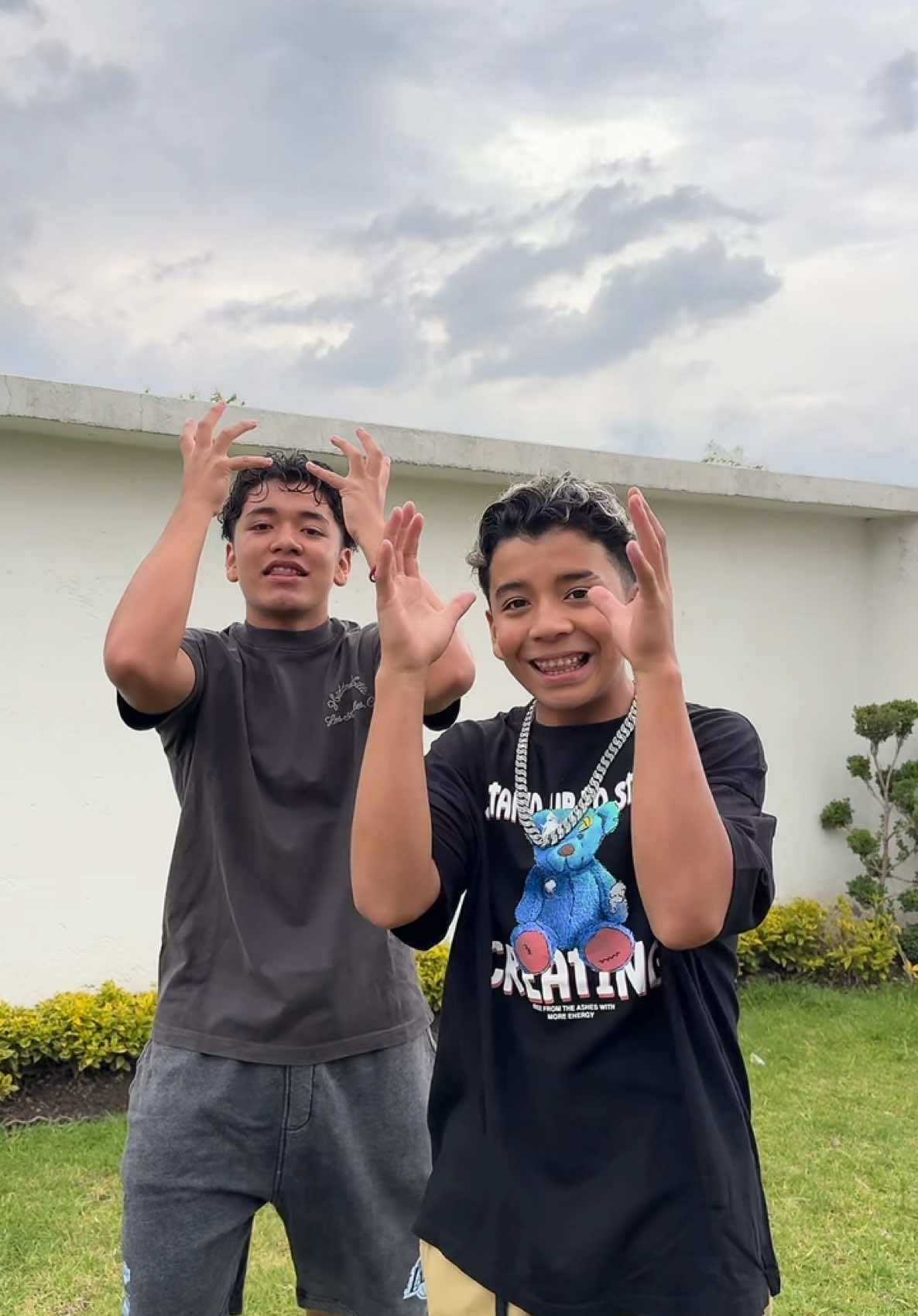A post by @picusoficiaal on TikTok caption: De que país nos ven? 🗺️🌎@LUIGI  🐐 @tony0ficiaal 