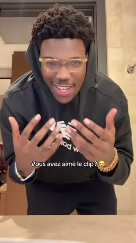 A post by @axelmerryl on TikTok caption: Le lien est dans ma bio ❤️