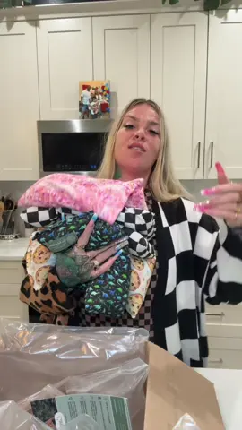 A post by @itsmamacookie on TikTok caption: This is part one because the stove cover has to have its own video!🥹😭 bringing back my unboxing👀🖤ty sm @ReLeafpack I got the #cardigan from @emyave #unboxing #mamacookie #nunezfamilyrealitytv #nunezfamilyof4 #chaos #spotlight 