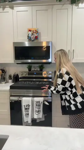 A post by @itsmamacookie on TikTok caption: Ty sm @Clara Muniz #unboxing #stovecover #fyp #mamacookie #choas #nunezfamilyrealitytv #nunezfamilyof4 #spotlight 