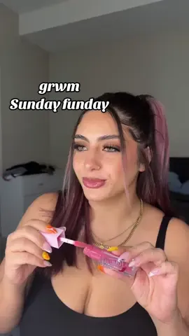 A post by @kaay_dawggg on TikTok caption: Was go Sunday fundayyyyyy #grwm #getreadywithme #MakeupRoutine #hourglass #urbandecay #elfcosmetics #makeupbymario #houstonfinfluencer #sundayfunday 