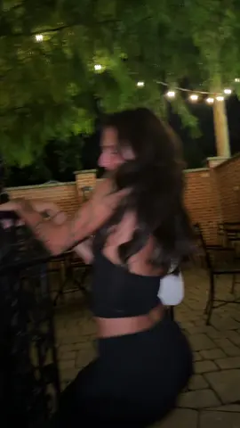 A post by @analisesabatine on TikTok caption: Ohhh alejandroooo #fyp #viral 
