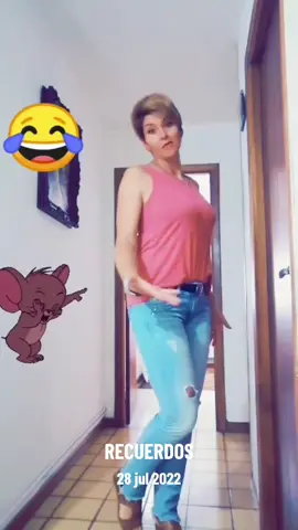 A post by @stelua33 on TikTok caption: #Recuerdos