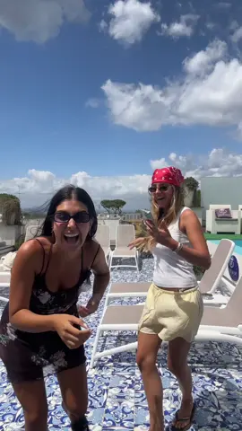 A post by @francescaamara on TikTok caption: Ig:francescaamaraa_@Lydia Caputo @Mati Sofia 🌞 