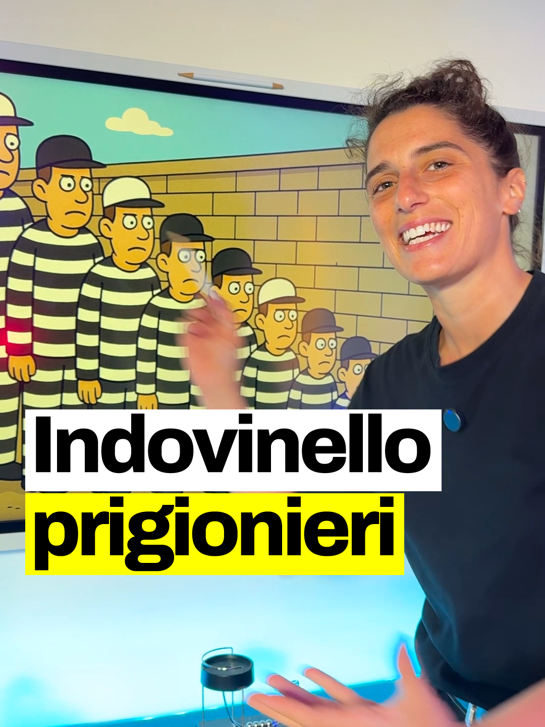 A post by @geopop on TikTok caption: Dieci prigionieri e un'occasione per salvarsi: riuscire a indovinare il proprio colore di cappello. Ma attenzione, hanno una sola parola a disposizione. Quale strategia li salverà? #geopop #scienze #losapeviche #figononlosapevo #indovinello