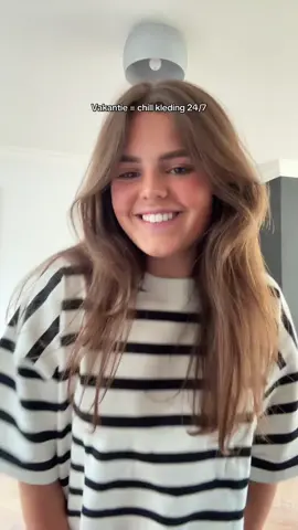 A post by @karlijn_s on TikTok caption: Juffenleven dus 6 weken vrij, what a life #fitcheck #chilloutfit #juf #zomervakantie 