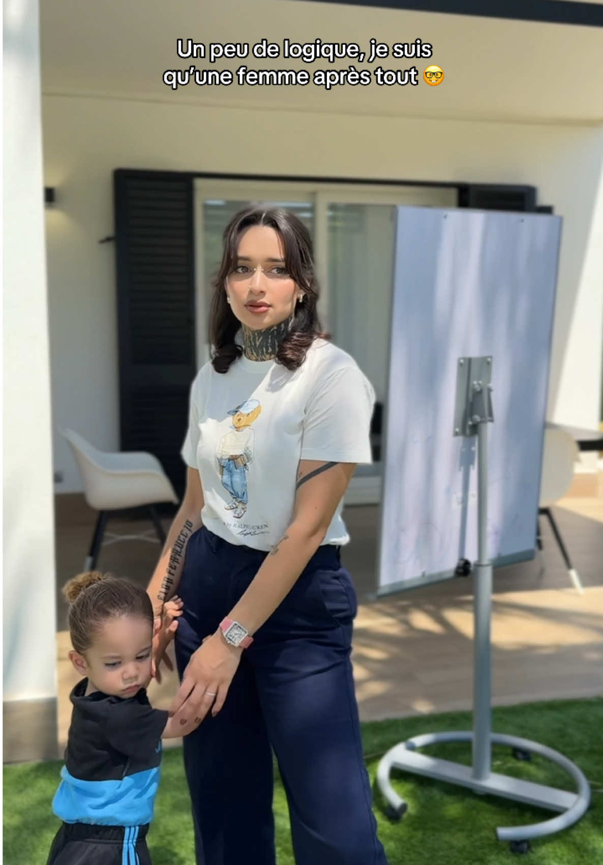A post by @gamze_kgln on TikTok caption: Depuis quand une femme dis des trucs intelligents, peut avoir une boîte + une famille et peut avoir tout ça par elle même ?  soyons un peu réaliste. ☀️
