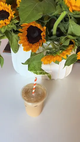 A post by @julia_lesniak on TikTok caption: Happy Monday ☀️ #morningsteps #morningroutine #skincareroutine #postgrad #wfh @medicube global @rhode skin @dr.althea_official @aerie 