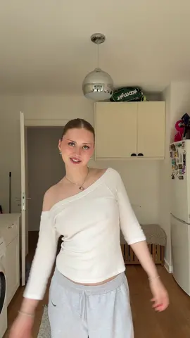 A post by @yanaclare on TikTok