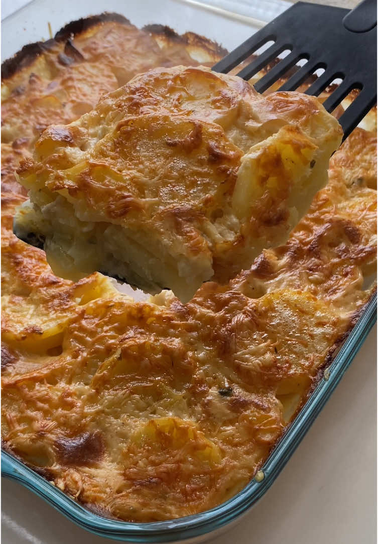 A post by @cuisine_11__facile on TikTok caption: Miam miam😋👌 #ideerecette #ideerepas #gratin #recetterapide #recettesimple #recettefacile #recipie #recette #cuisinefacile #cuisinetiktok #tik_tok #cuisine #kitchen #pourtoii #foryouu #foryoupagе #explore #pourtoipage #explorepage✨ #frypgシ #CapCut 