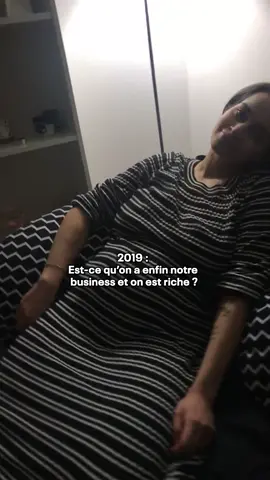 A post by @gamze_kgln on TikTok caption: Ton dernier projet a coulé ? Donc tu vas t’arrêter là ? 🤨 #mindsetentrepreneur #reussirsavie #croireensoi #businessenligne #atteindresesobjectifs 
