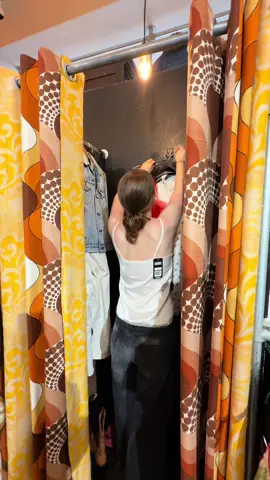 A post by @yanaclare on TikTok caption: CLARE ON AIR LIVE EVENT IM ZEISE OPEN AIR IN HAMBURG AM 23.08. tickets auf https://www.zeise.de/show/370477/booking ❤️❤️❤️