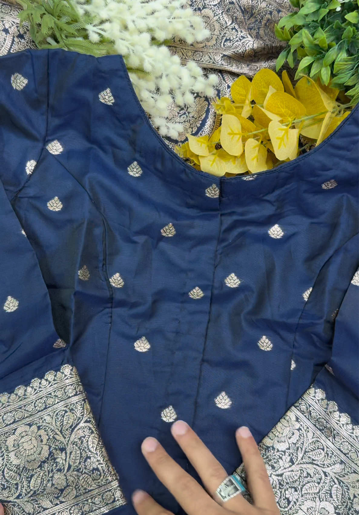 A post by @fabeha_sarees on TikTok caption: Elegant Banarasi Silk Saree with Antique Zari Weaving Make a bold and beautiful statement with this *Elegant Banarasi Silk Sarees*, a timeless treasure for every wardrobe. Crafted from luxurious Banarasi silk, this saree features intricate antique gold zari work in traditional floral and paisley patterns that exude regal charm. The contrast of rich fabric with ornate weaving makes it a perfect pick for festive events, weddings, and evening occasions. #tiktokmademebuyit #partywearsaree #weddingsaree #saree #sareelover 