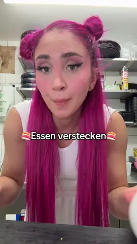 A post by @mikasamamito on TikTok caption: LEUTE IHR MÜSST ZUENDE GUCKEN ZUUUU LUSTIG😭😭😭😭😭😭 #viral #mikasa #sushi 