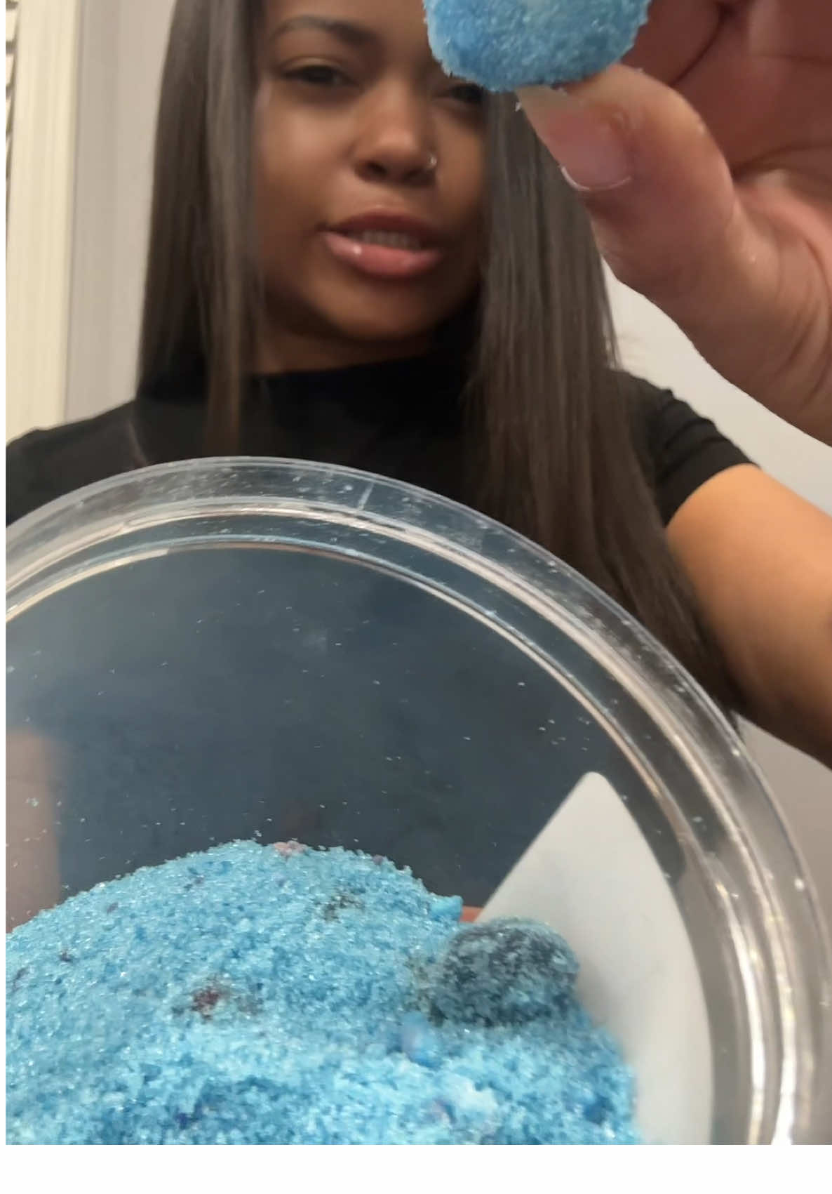 A post by @its_niakay on TikTok caption: 10/10 would recommend😋😋😋😋 #cottoncandy #gushers 