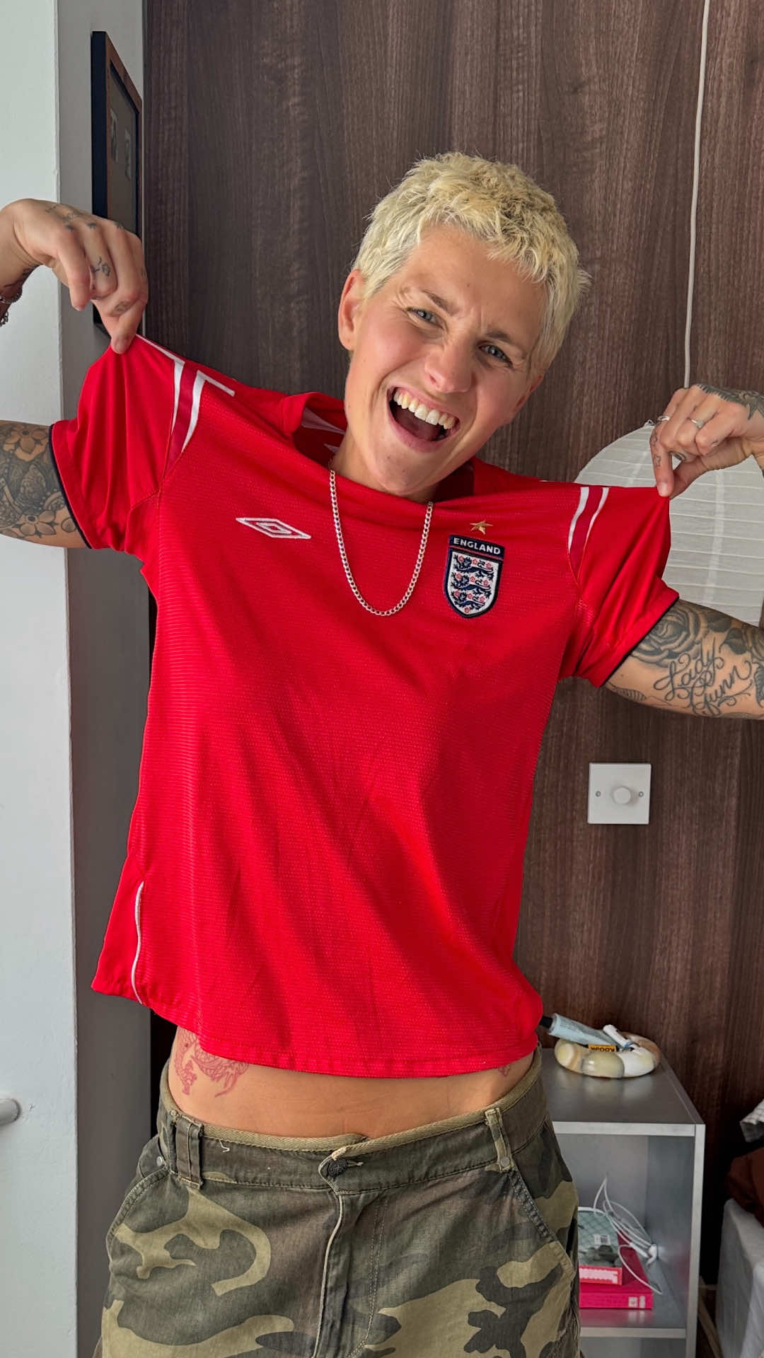 A post by @ebay_uk on TikTok caption: #AD | We're champions! So you know we've got to stay repping for the rest of summer 🦁 The Lionesses just gave @Robyn Gunn the perfect excuse to pick up this ‘04 classic 😍 Let us know which kits are on your watchlist in the comments below 👇  #Preloved #WEURO2025 #FootballFashion #Lionesses