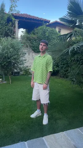 A post by @mikesinger on TikTok caption: Donnerstag 23:59 Uhr 💫 #MyDesire #newmusic #MikeSinger 